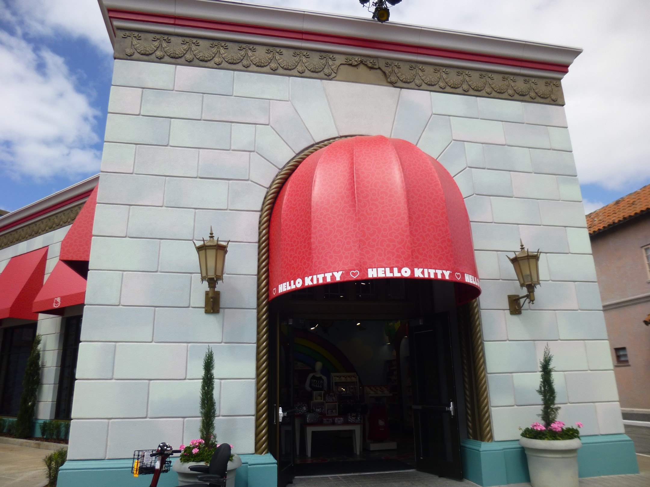 Hello Kitty Store Construction Update at Universal Studios Florida – Orlando  ParkStop