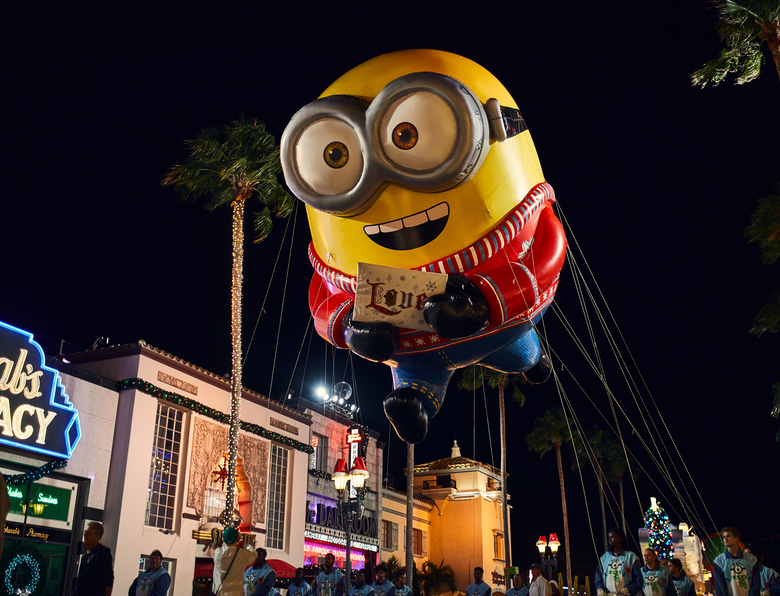 First Look Universal’s Holiday Parade Featuring Macy’s Orlando ParkStop