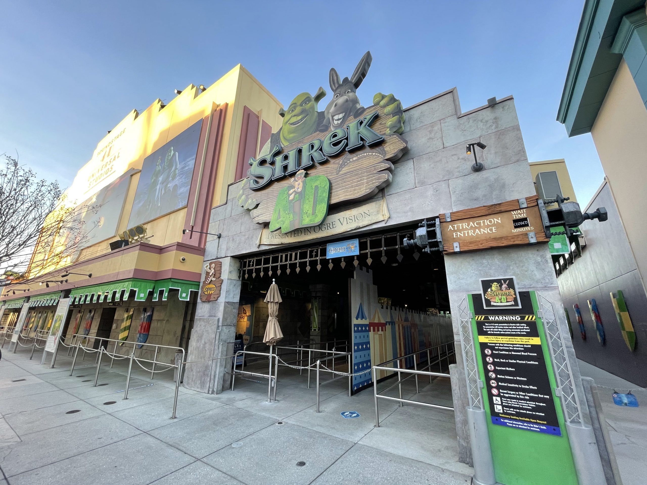 Shrek's Ye Olde Souvenir Shoppe Full Tour - Universal Studios